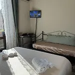 بيت ضيافة Golden House