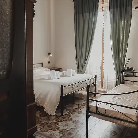 بيت ضيافة Golden House