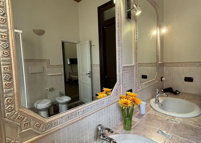 Golden House تْشيفالو