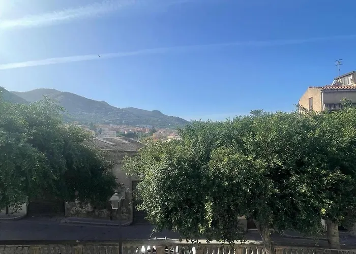 بيت ضيافة Golden House