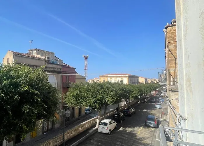 Golden House بيت ضيافة