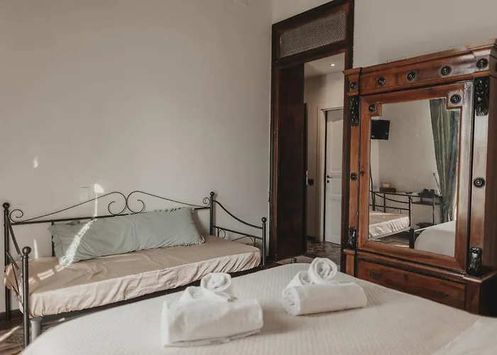 Golden House تْشيفالو