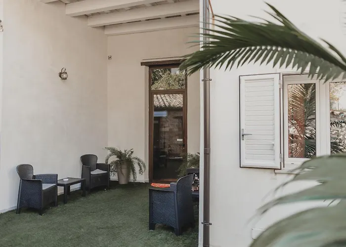 Golden House 4* تْشيفالو