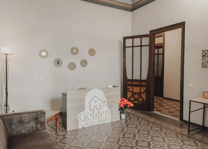 Golden House تْشيفالو