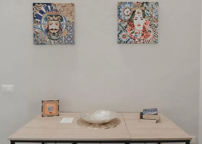 Golden House تْشيفالو