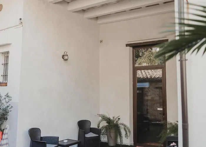 Golden House بيت ضيافة تْشيفالو