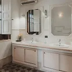 Guest house Golden House 4*
