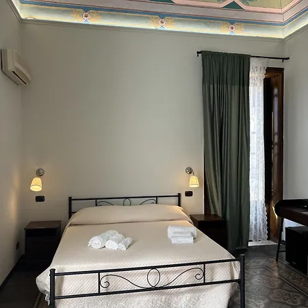 Guest house Golden House 4*